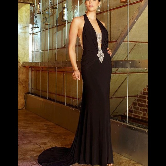 Terani Couture Chic Bead Embellished V-Neck-Black - Picture 1 of 17